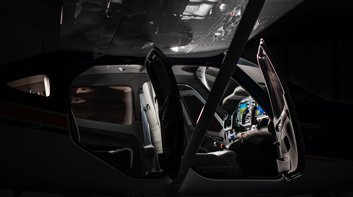 P2010 by Tecnam Interiors and doors