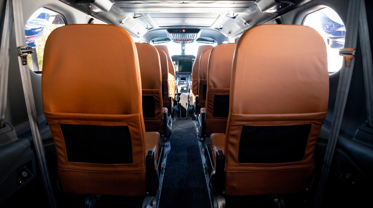 P2012 Traveller Airline corridor and seats