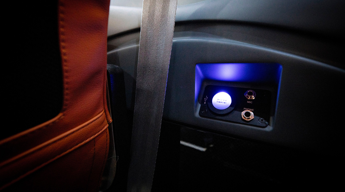P2012 interior details USB plug