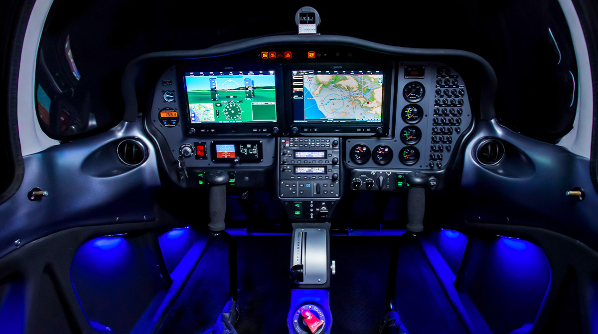 P2002 Sierra avionic Garmin Cockpit