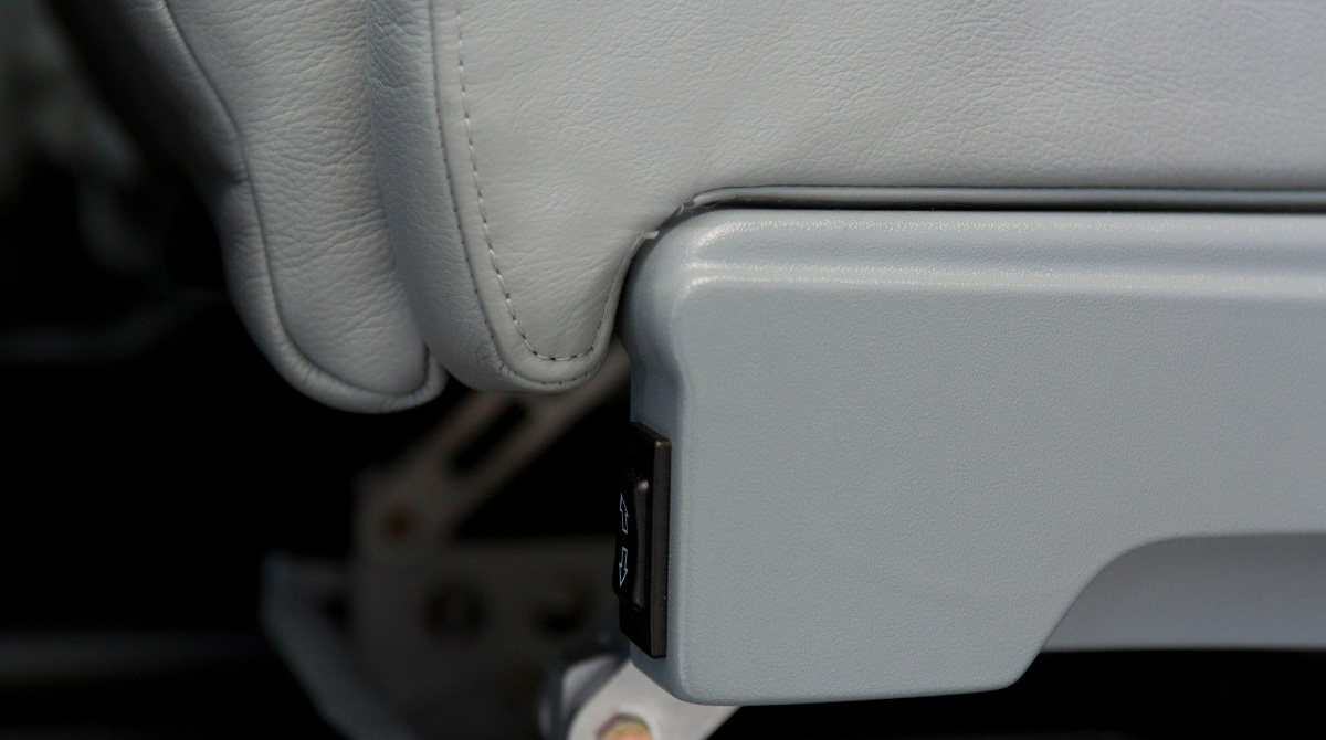 P2006T interior details, electric seats