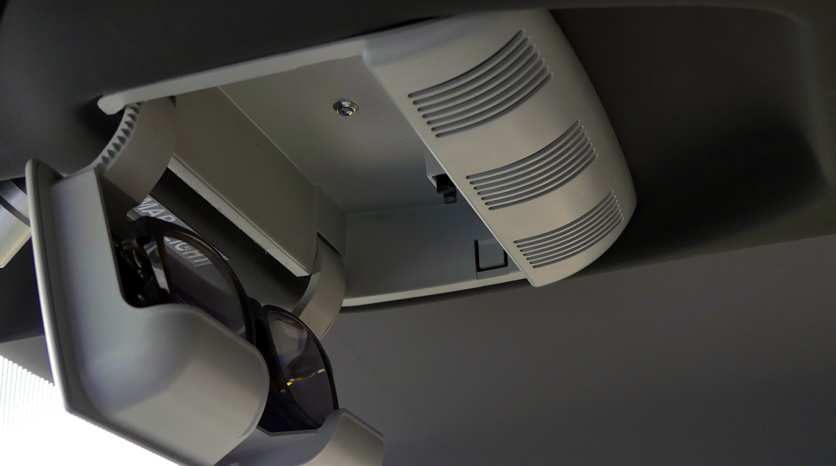 P2008 JC Interiors Glass Pocket