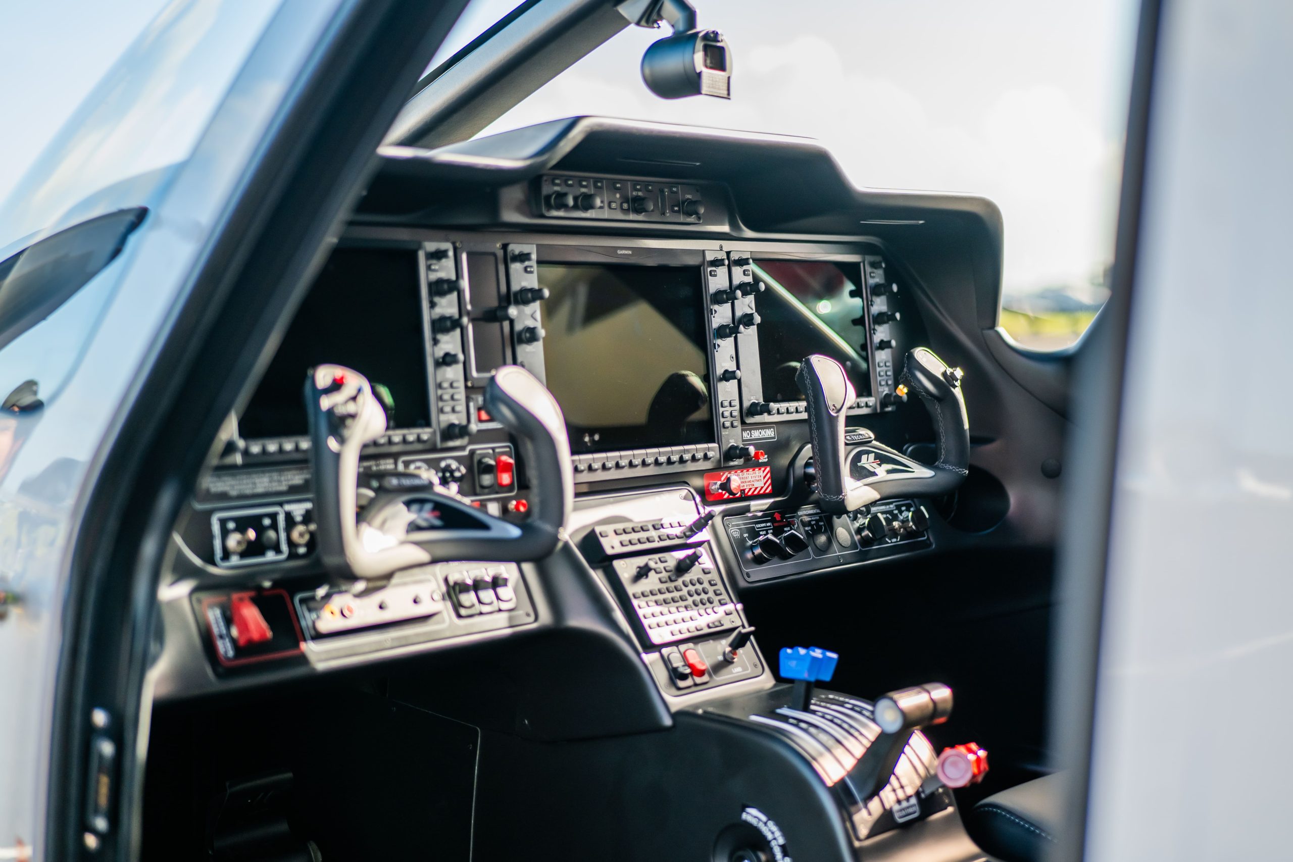 P2012STOL_Caribbeans_Cockpit-26-1-scaled