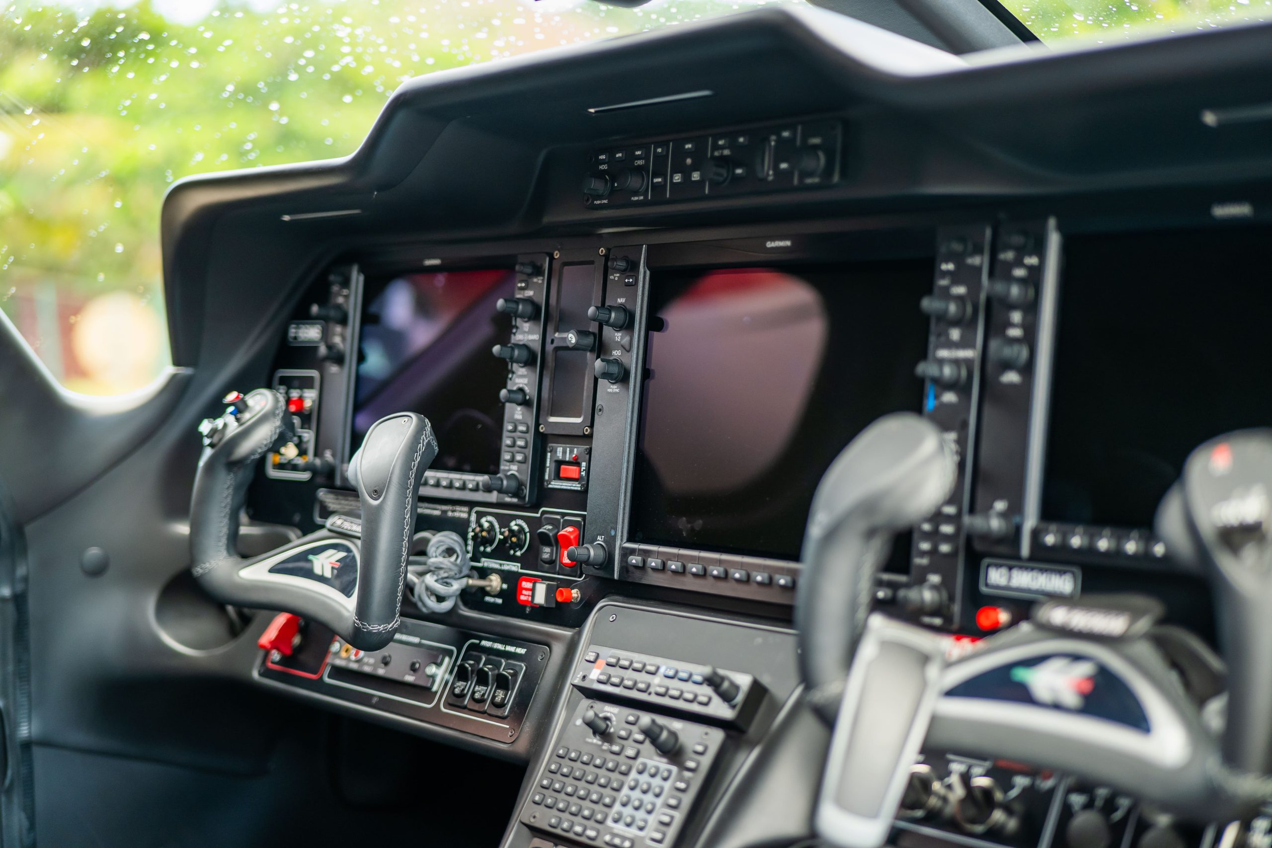 P2012STOL_Caribbeans_Cockpit-41-1-scaled