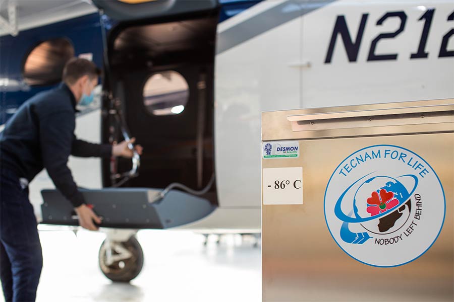 loading DESMON ultra-freezer for COVID vaccine storage to Tecnam's P2012 TRAVELCARE aircraft