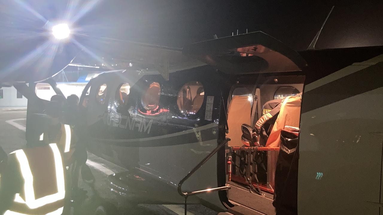 night landing into Eugene F. Correia International Airport